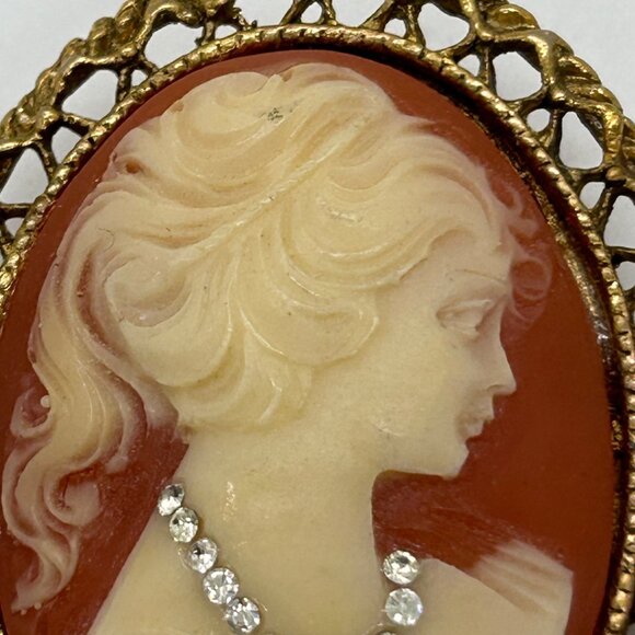 Vintage Cameo Style Brooch With Rhinestone Necklace & Ornate Gold-Toned Frame - Picture 5 of 16